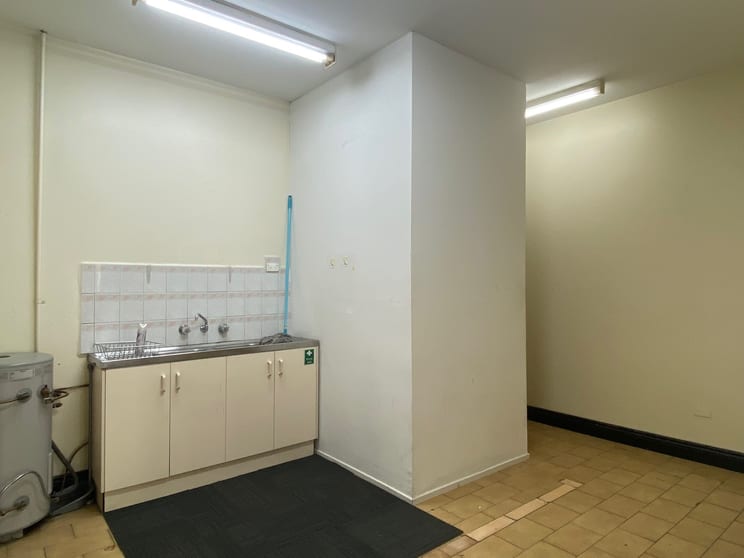 Click to view all images 40 Station Place Werribee VIC 3030 - Image 2