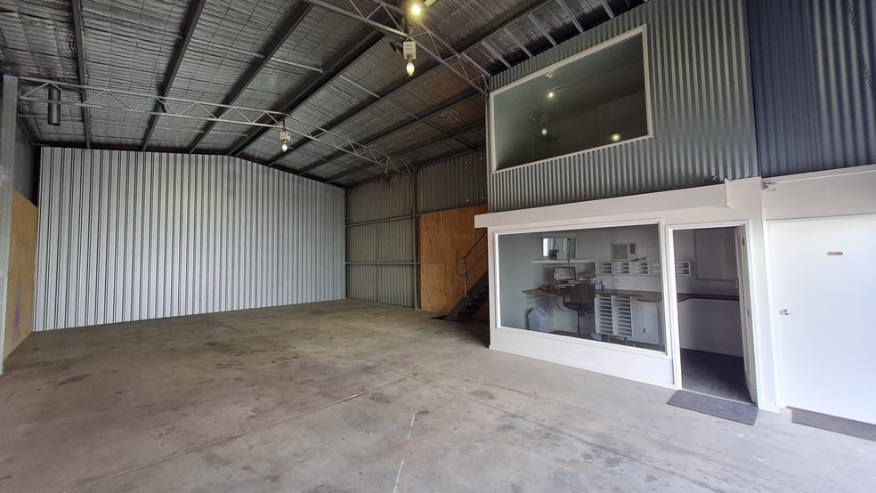 Click to view all images 6/3 Grandlee Drive Wendouree VIC 3355 - Image 2