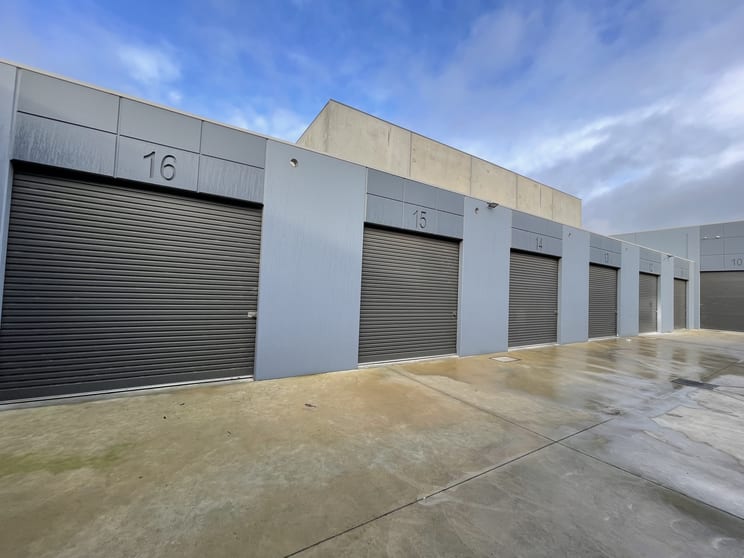 Click to view all images 16 Cave Place Clyde North VIC 3978 - Image 2