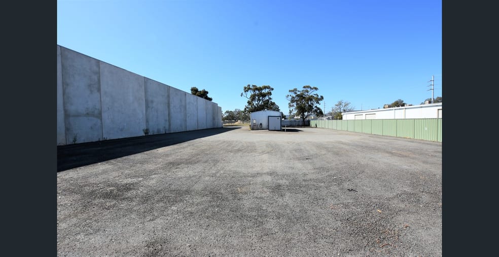 Click to view all images 39 McIntyre Way Kenwick WA 6107 - Image 2