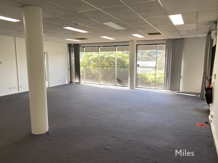 Click to view all images 1/271 Para Road Greensborough VIC 3088 - Image 3