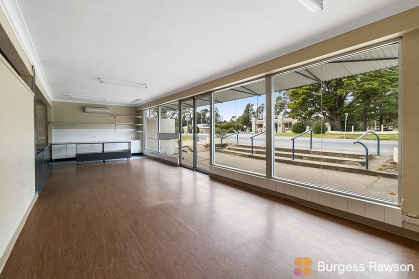 Click to view all images 22 Laidlaw Street Yass NSW 2582 - Image 3