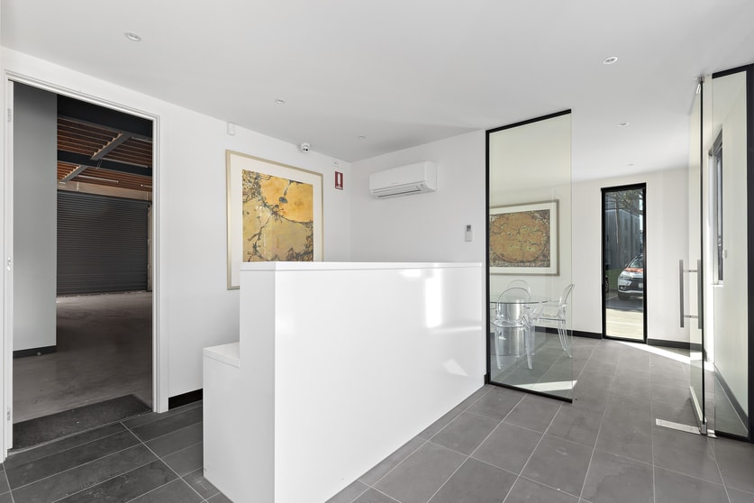 Click to view all images 4/73 Wharf Road Port Melbourne VIC 3207 - Image 2