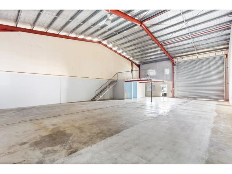 Click to view all images Unit 3/31 Park Street Park Avenue QLD 4701 - Image 3