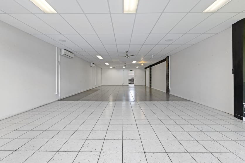 Click to view all images 1/116 Bay Terrace Wynnum QLD 4178 - Image 3