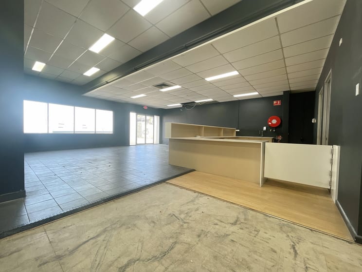Click to view all images 700 The Horsley Drive Smithfield NSW 2164 - Image 3