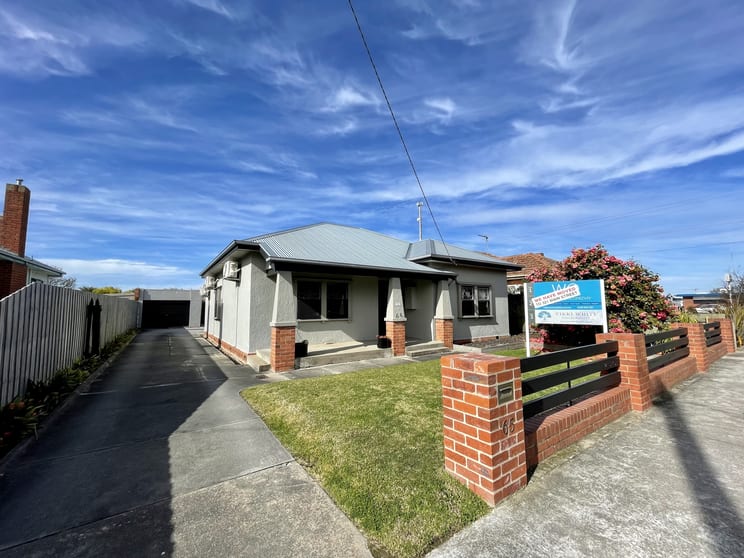 Click to view all images 65 Grant Street Bairnsdale VIC 3875 - Image 2