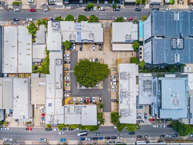 Click to view all images 10/76 Doggett Street Newstead QLD 4006 - Image 3
