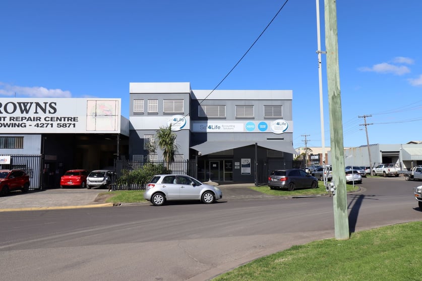 Click to view all images 9 First Avenue Unanderra NSW 2526 - Image 1