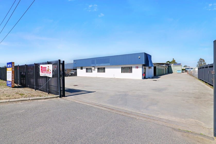 Click to view all images 19 Stebbing Road Maddington WA 6109 - Image 2