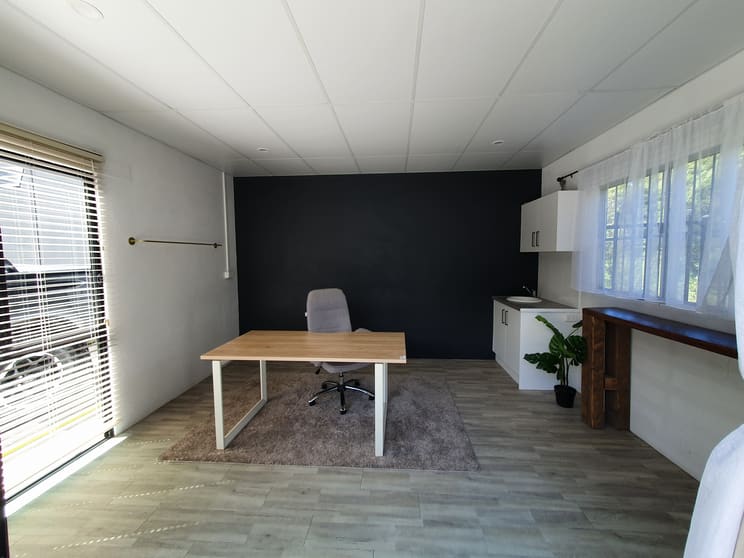 Click to view all images Currumbin Waters QLD 4223 - Image 3