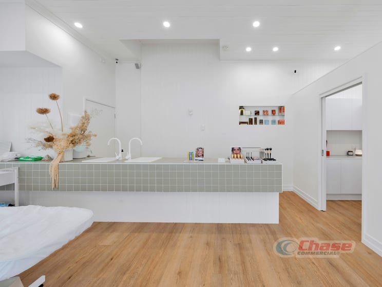 Click to view all images 24 Oxford Street Bulimba QLD 4171 - Image 2