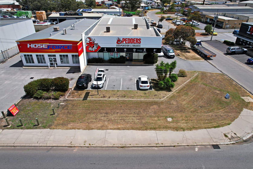 Click to view all images 25 Farrall Road Midvale WA 6056 - Image 2