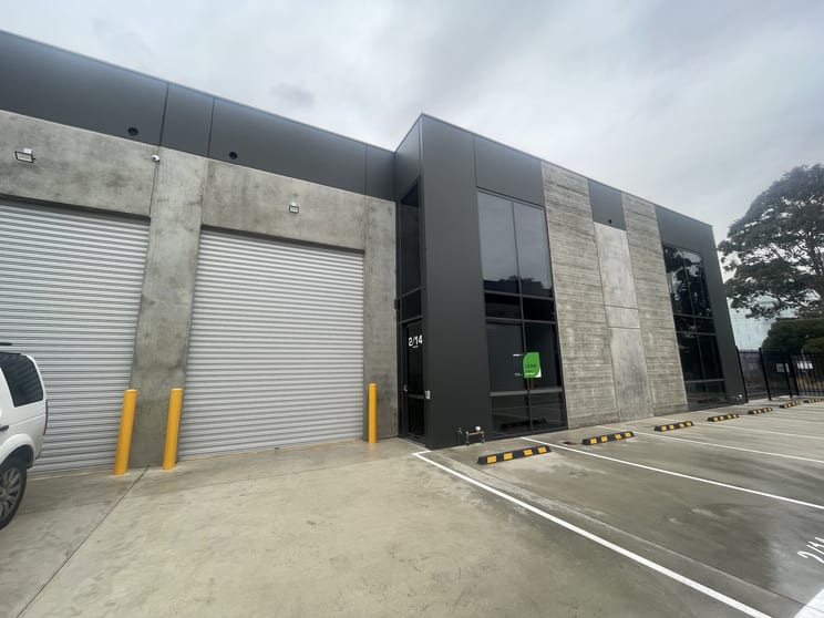 Click to view all images 2/14 Fink Street Williamstown VIC 3016 - Image 3
