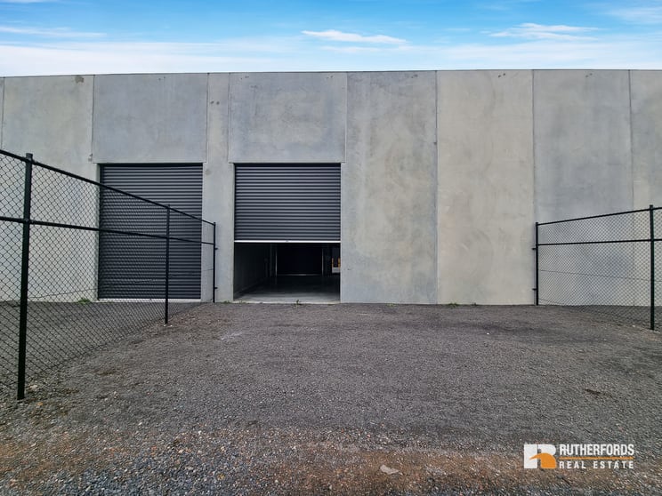 Click to view all images 17/20 Keon Parade Thomastown VIC 3074 - Image 2