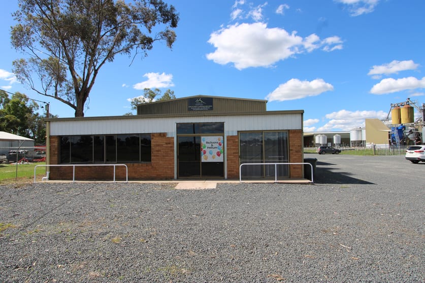 Click to view all images Unit A/18 Swanbrook Road Inverell NSW 2360 - Image 3