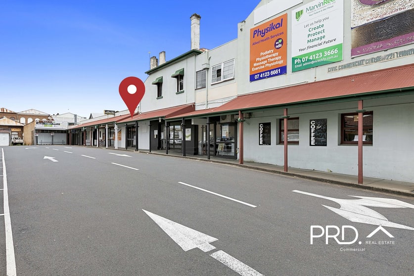 Click to view all images 5/221 Lennox Street Maryborough QLD 4650 - Image 2