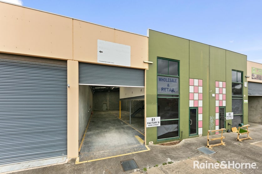 Click to view all images 2/81 Henry Street St Albans VIC 3021 - Image 1