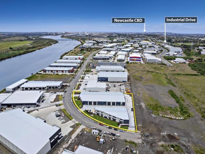 Click to view all images Unit 1/31 Riverside Drive Mayfield West NSW 2304 - Image 2
