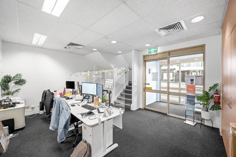 Click to view all images 446-450 Waverley Road Malvern East VIC 3145 - Image 2