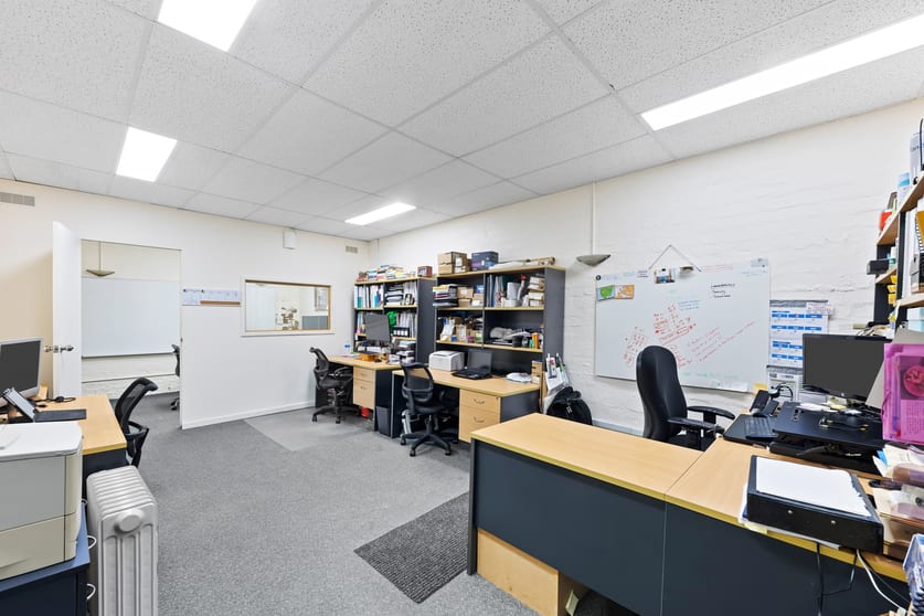 Click to view all images 3B/1601 Main Road Research VIC 3095 - Image 3