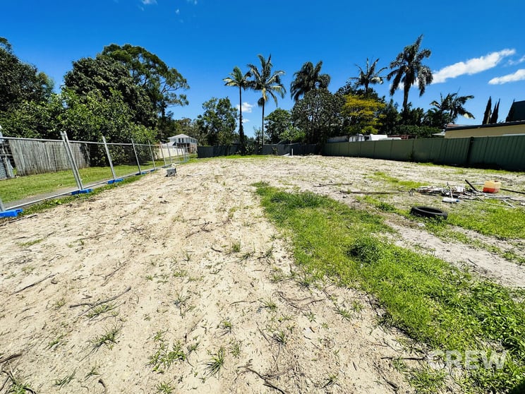 Click to view all images 182 Brisbane Road Arundel QLD 4214 - Image 3