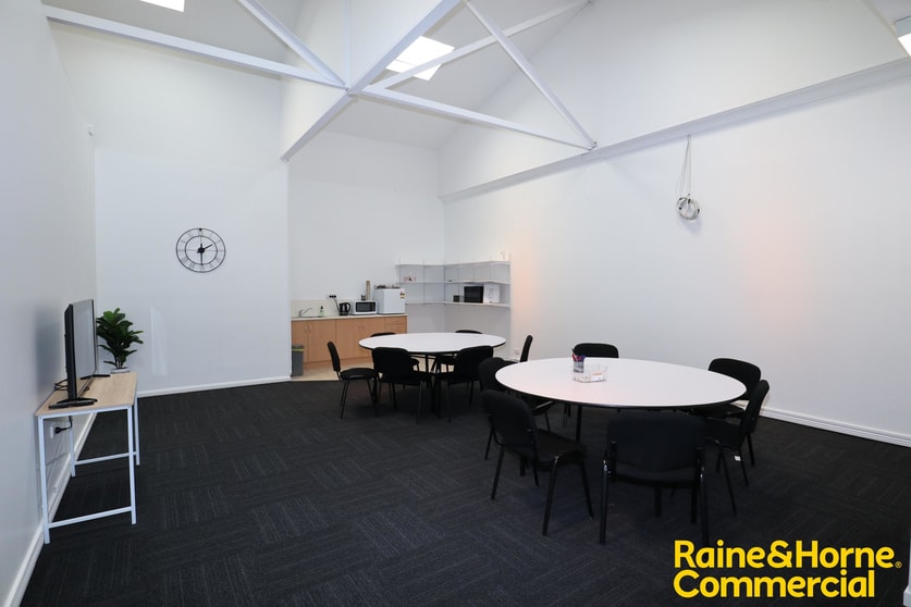 Click to view all images Suite 18/46-52 Baylis Street Wagga Wagga NSW 2650 - Image 1