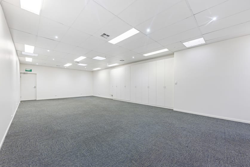 Click to view all images 2/242 Lower Heidelberg Road Ivanhoe East VIC 3079 - Image 2