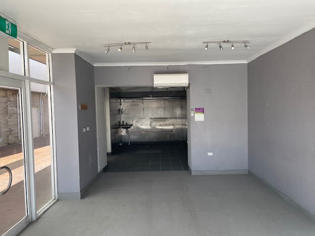 Click to view all images Shop 3/25 - 29 Brisbane Street Tamworth NSW 2340 - Image 3