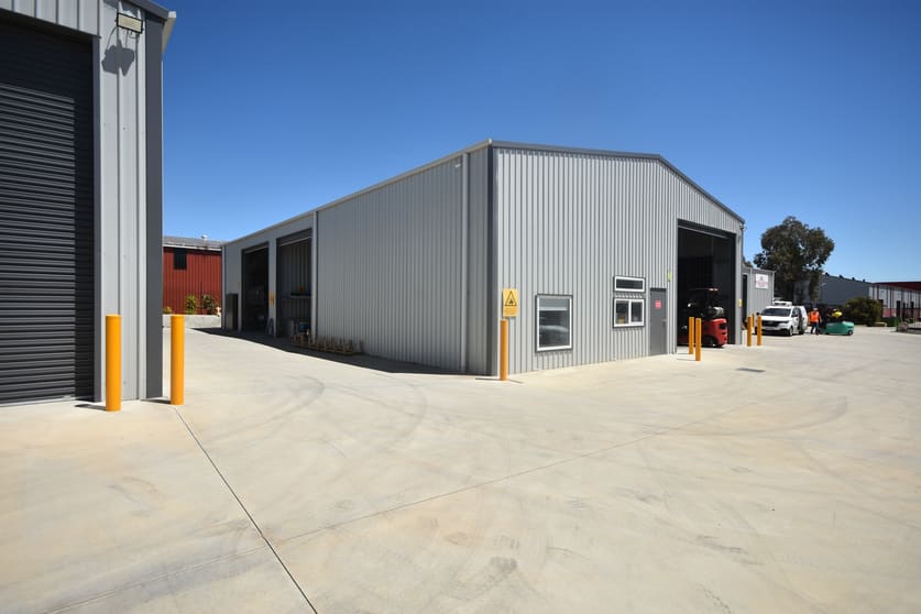 Click to view all images 2a/10 Stead Street Wodonga VIC 3690 - Image 2