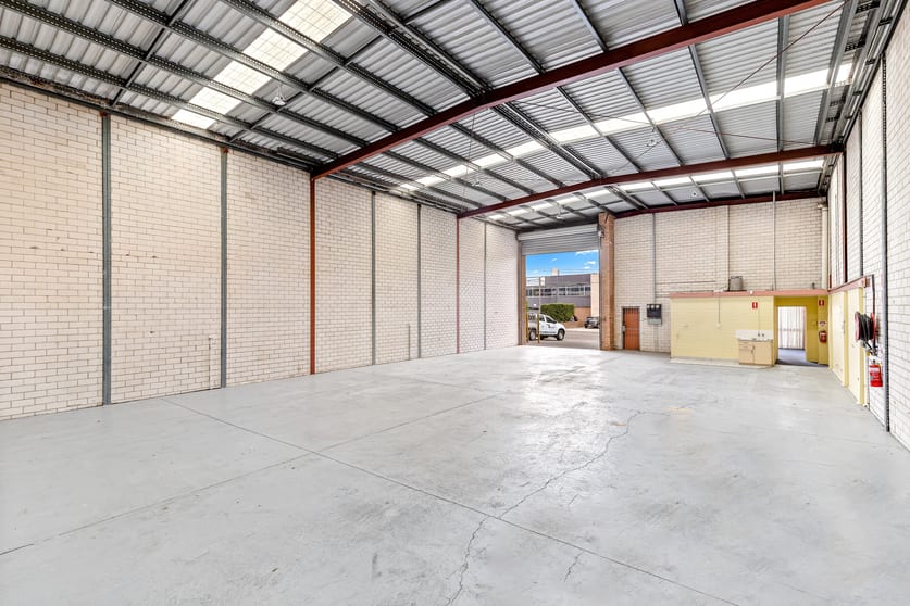 Click to view all images 2/1 Wood Street Tempe NSW 2044 - Image 3