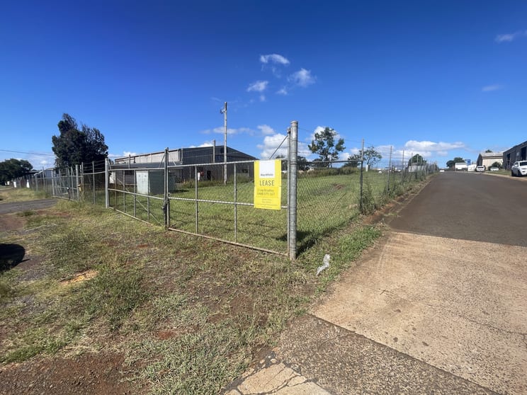 Click to view all images Lease B (Yard)/311-313 Taylor Street Wilsonton QLD 4350 - Image 1