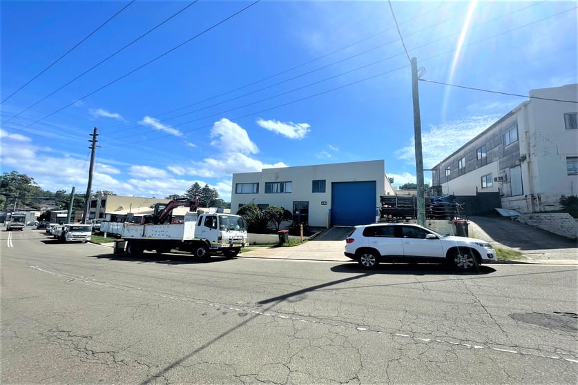 Click to view all images 1&2/171 Bellevue Parade Carlton NSW 2218 - Image 1