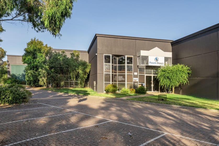 Click to view all images 2/42-44 Garden Blvd Dingley Village VIC 3172 - Image 3