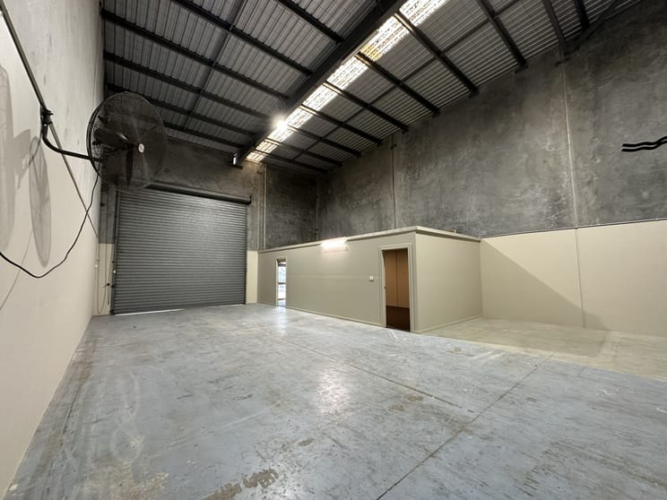 Click to view all images 4/8 Combarton Street Brendale QLD 4500 - Image 1