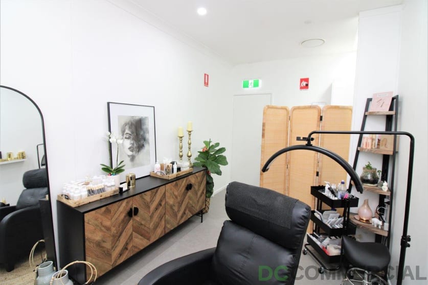 Click to view all images 4a/2-4 Plaza Circle Highfields QLD 4352 - Image 2