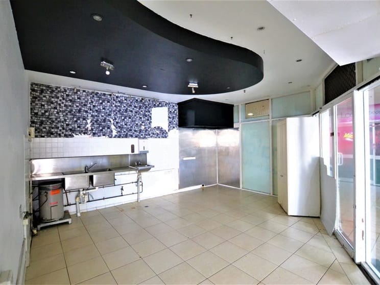 Click to view all images 16/9 Tricket Street Surfers Paradise QLD 4217 - Image 1
