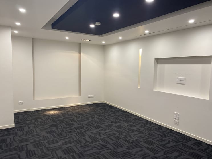 Click to view all images 5/3 Alison Street Surfers Paradise QLD 4217 - Image 1