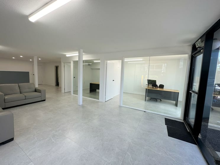 Click to view all images 4/1645 Ipswich Road Rocklea QLD 4106 - Image 1