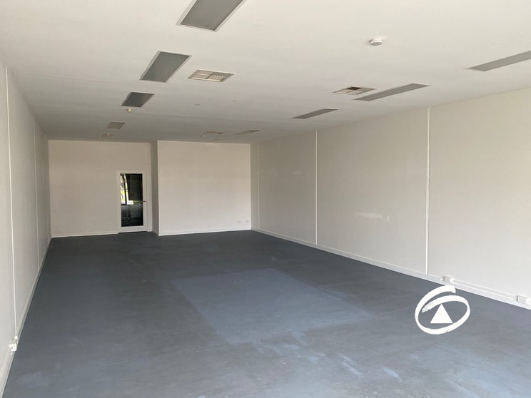 Click to view all images 4/206 Princes Highway Pakenham VIC 3810 - Image 2