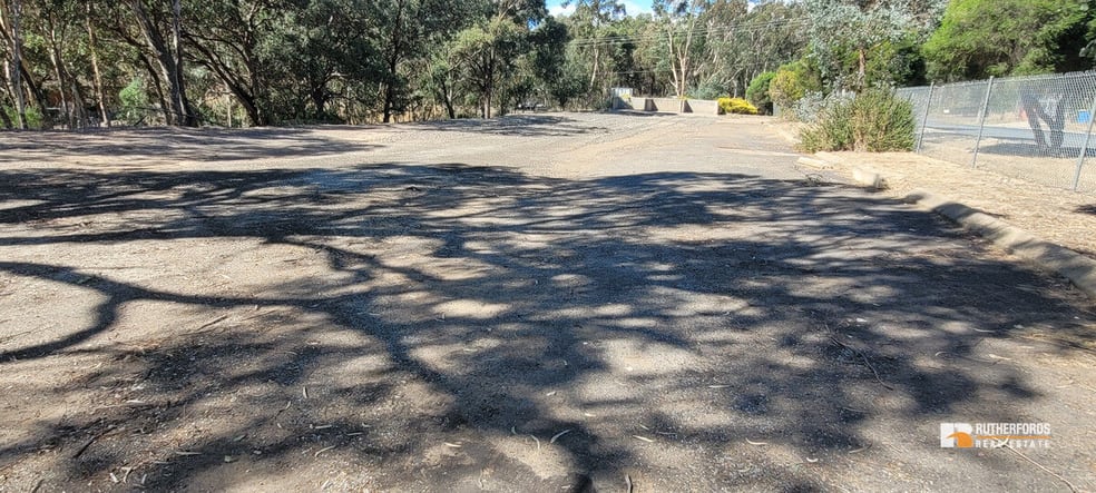 Click to view all images 11 Cameron Parade Broadford VIC 3658 - Image 3