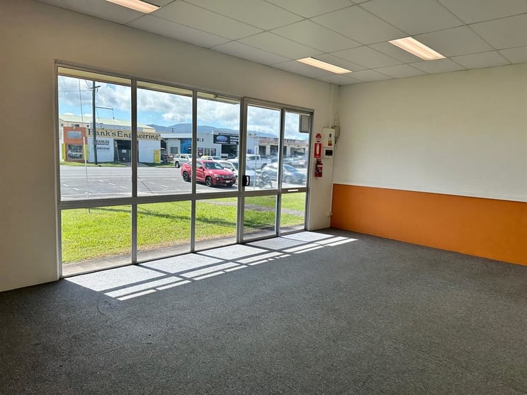 5/175 Newell St Bungalow QLD 4870 - Image 2