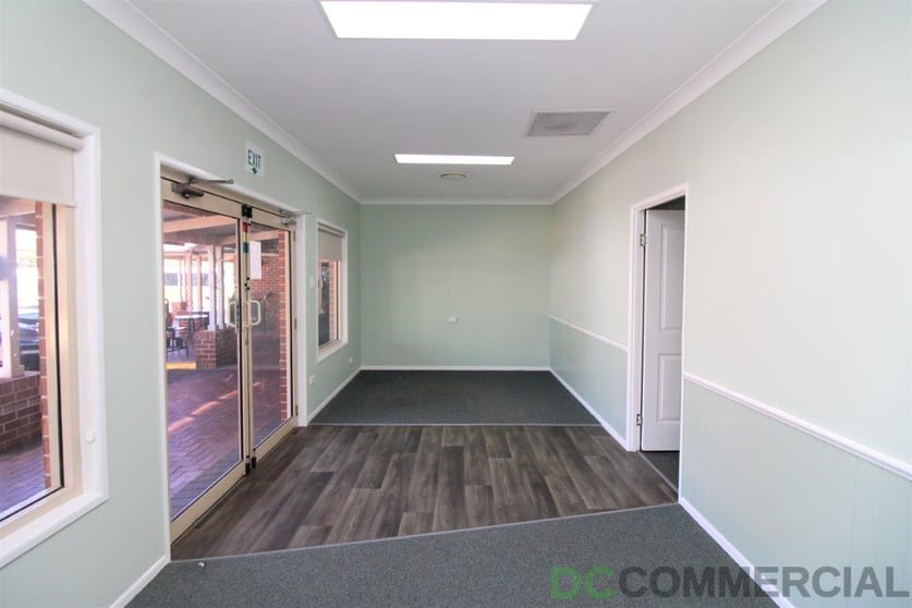 Click to view all images 3/2-4 Plaza Circle Highfields QLD 4352 - Image 3