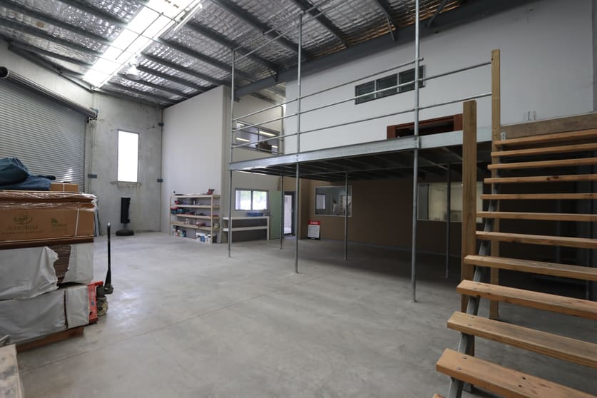 Click to view all images 3/82 Hutchinson Street Burleigh Heads QLD 4220 - Image 2