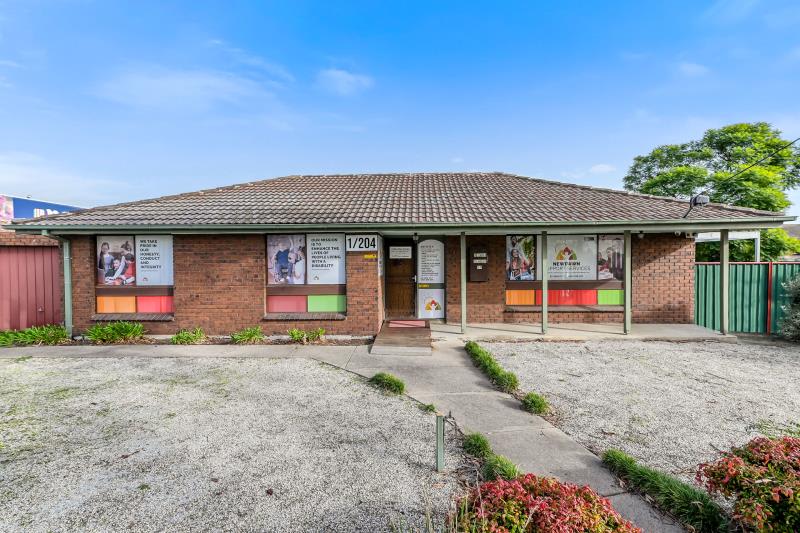 Click to view all images Unit 1/204 Sladen Street Cranbourne VIC 3977 - Image 1