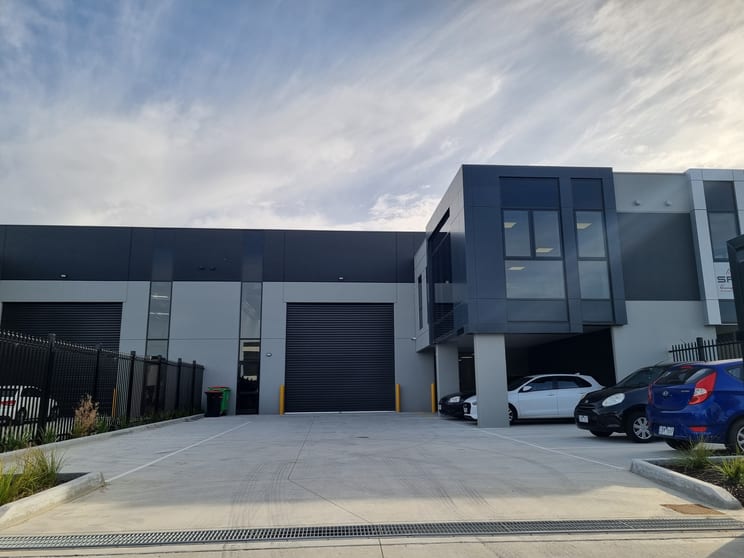 Click to view all images 27B Peterpaul Way Truganina VIC 3029 - Image 3
