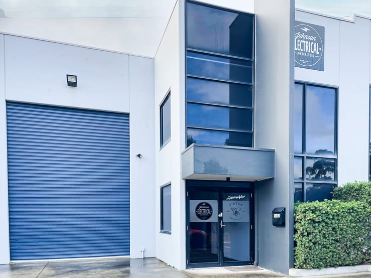 Click to view all images 5/4 TORCA TERRACE Mornington VIC 3931 - Image 2