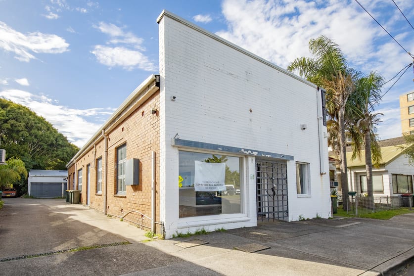 Click to view all images 38 Brooks Parade Belmont NSW 2280 - Image 2