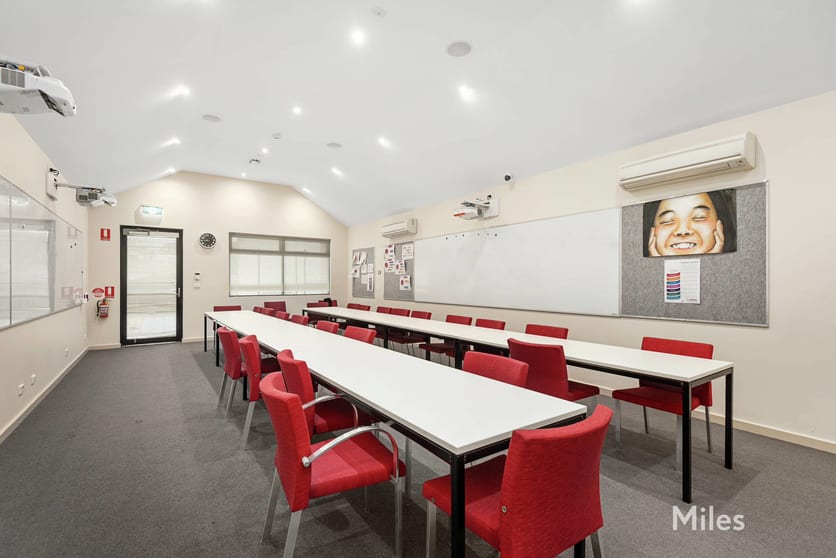 Click to view all images 70 Lower Heidelberg Road Ivanhoe VIC 3079 - Image 3