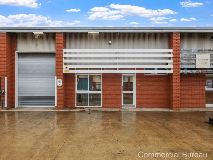 Click to view all images 5/15-17 Slough Road Altona VIC 3018 - Image 2